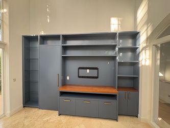 Entertainment center