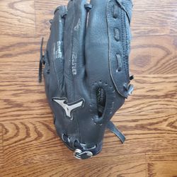 Max Flex Isuzu glove Prospect series youth 10.75 inches