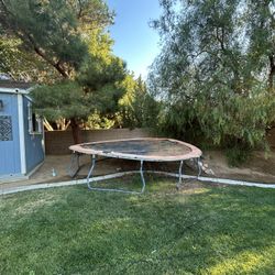 Trampoline 100$ (Disassembled For Pickup)