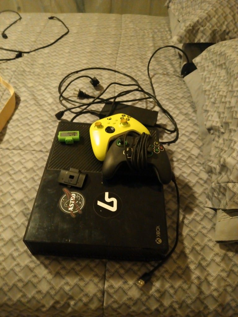 Xbox One With Two Controllers & cables