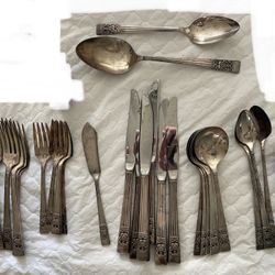 Oneida Community Coronation Silverplate Flatware Vintage Floral Pierced 31 Pcs