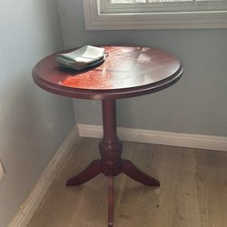 Pretty Table Red 