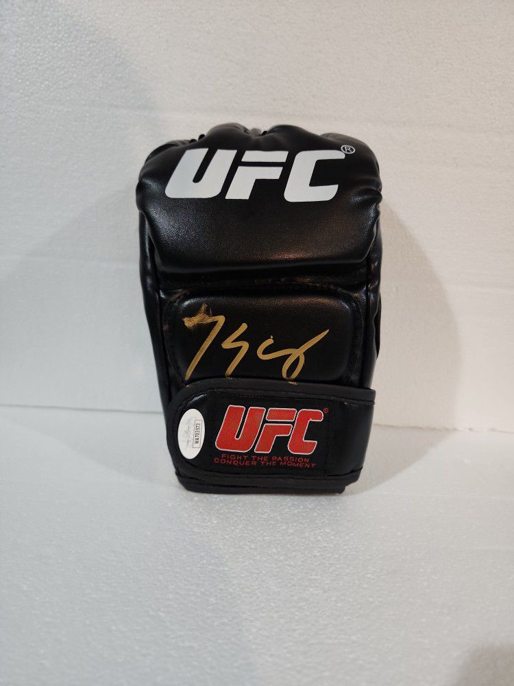 Bobby GREEN UFC Lightweight Star Autographed Training Glove