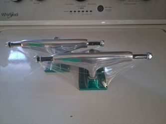 TENSOR SKATEBOARD TRUCKS POLISHED ALUMINUM/GREEN SIZE 5.25
