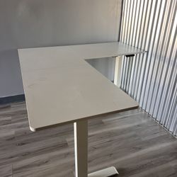 Motorized Smart Desks – Adjustable Height Standing Desks 