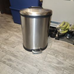 Trash Bin 