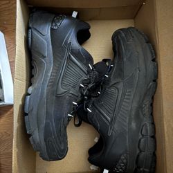 Nike Vomero Size 8.5 Utility Black