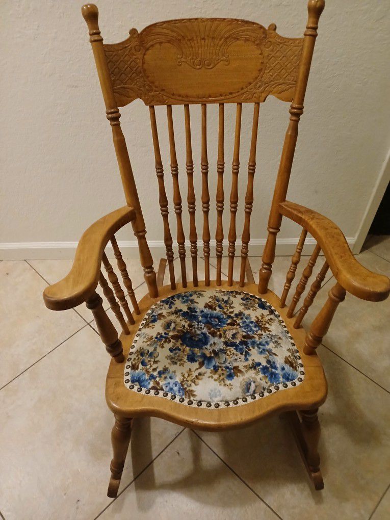 VTG Rocking Chair