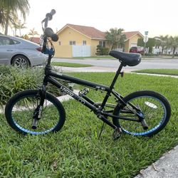BMX BIKE (COMES WITH 4 PEGS)