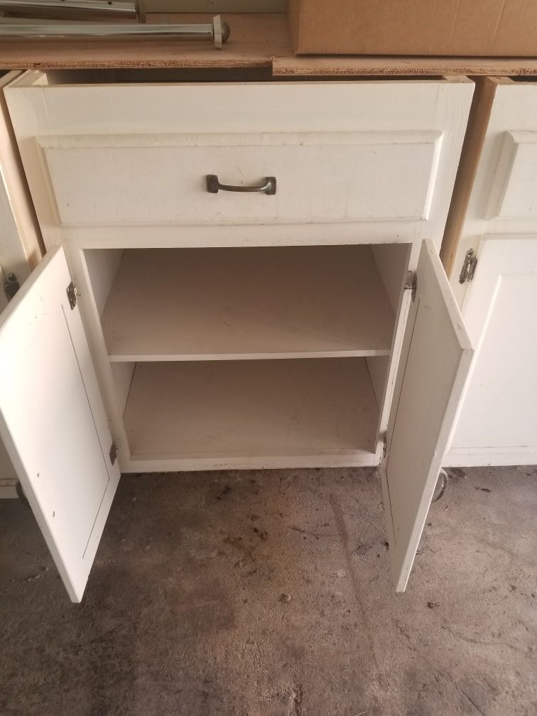 Kitchen cabinets - White, Wood