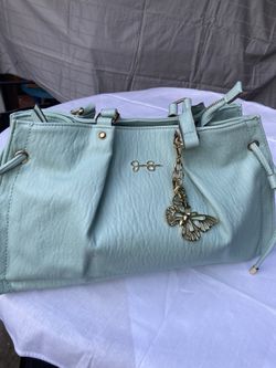 Set of bags new and used all $30 Juego de bolsas nuevas y usadas todas $30