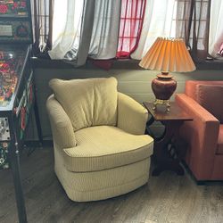 Heritage House Swivel Chair