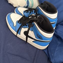 Jordan 1 Mid Se Signal Blue Size 7