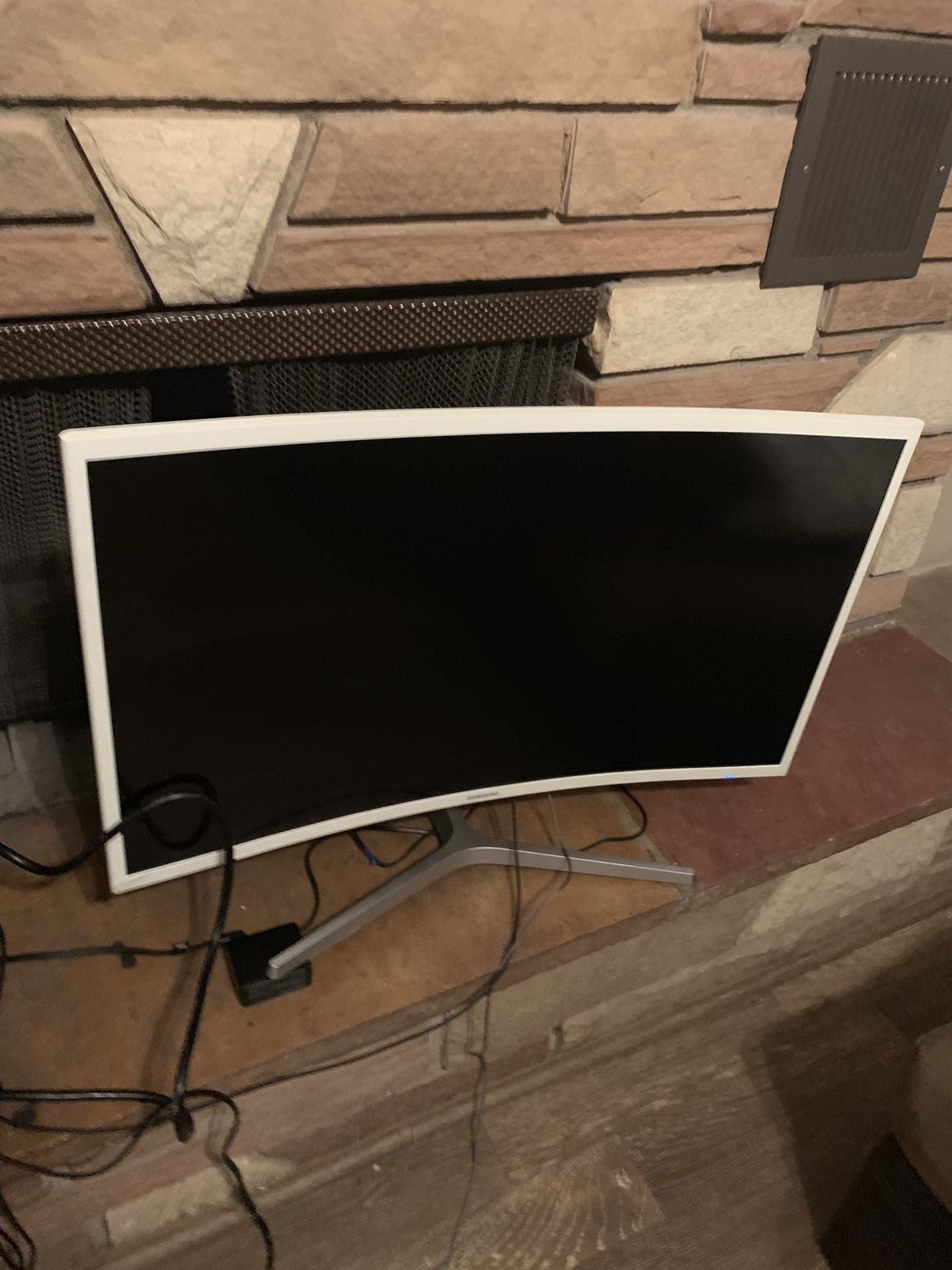 Samgsung 32” curved monitor