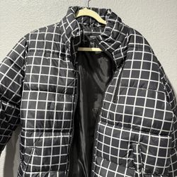 FOREVER 21 BLACK AND WHITE PUFFER 