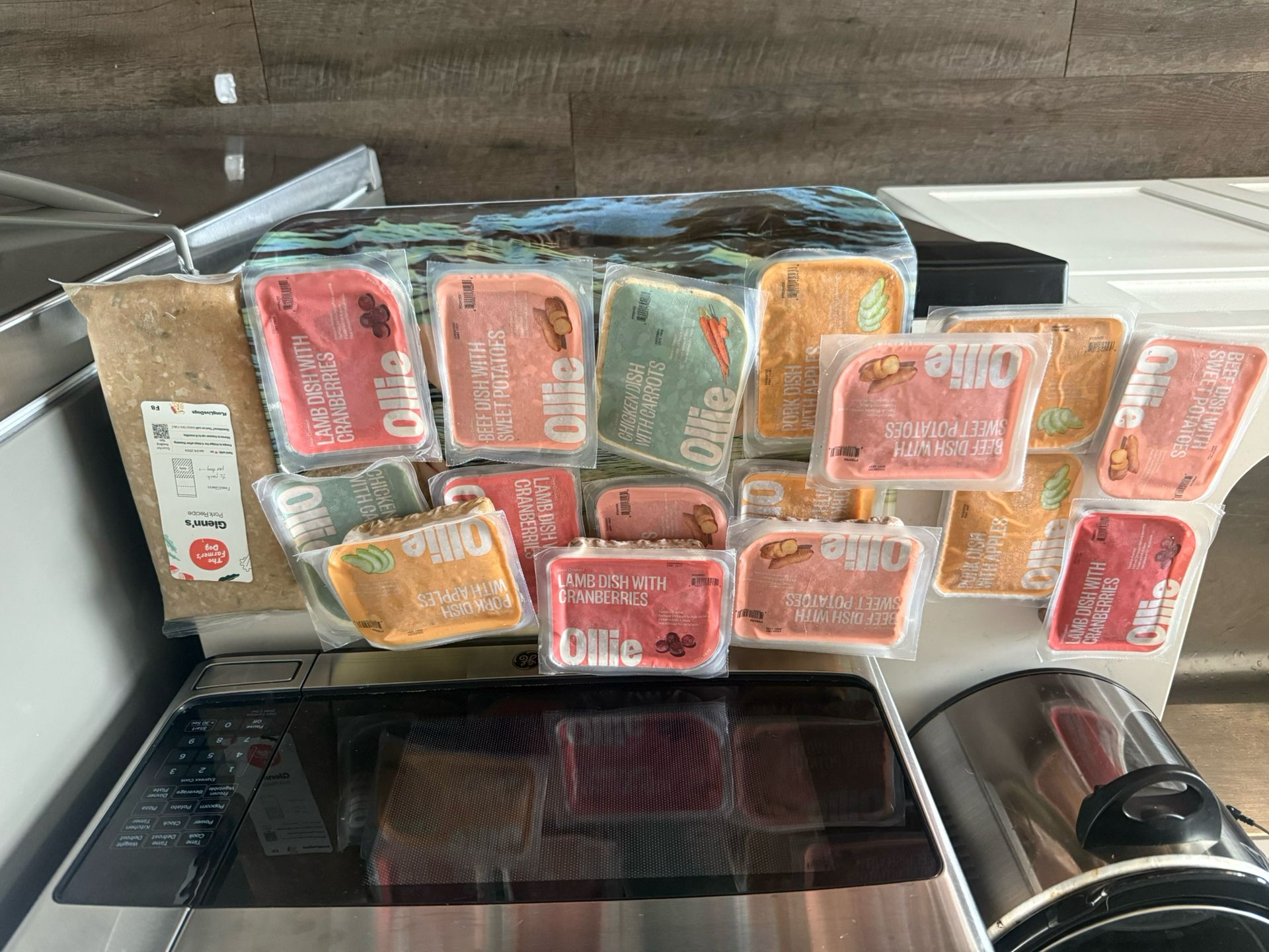 16 packs of Ollies Fresh Dog Food + 1 Pack Of Farmers Dog