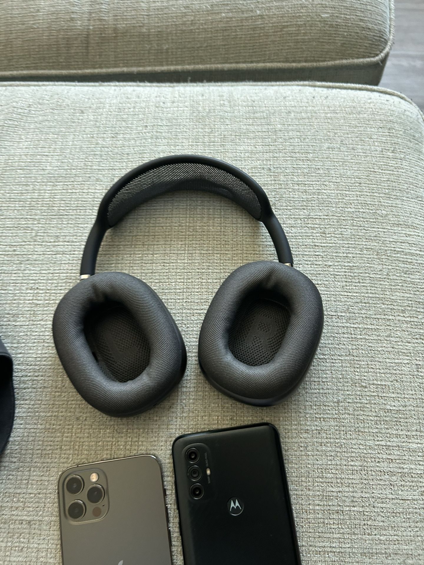 iPhone + Android + Apple Headphones Bundle