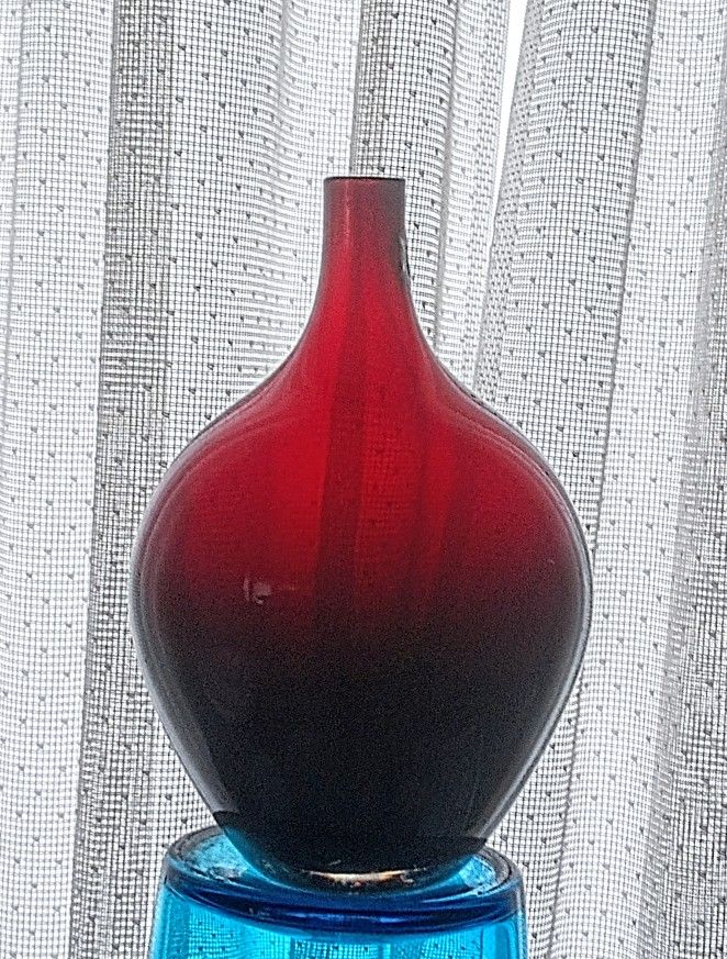 IKEA neo mid century modern retro Ruby red art glass vase Scandinavian design 8".   Mint condition 
