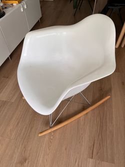 Plastic Eames Rocking Chair Replica