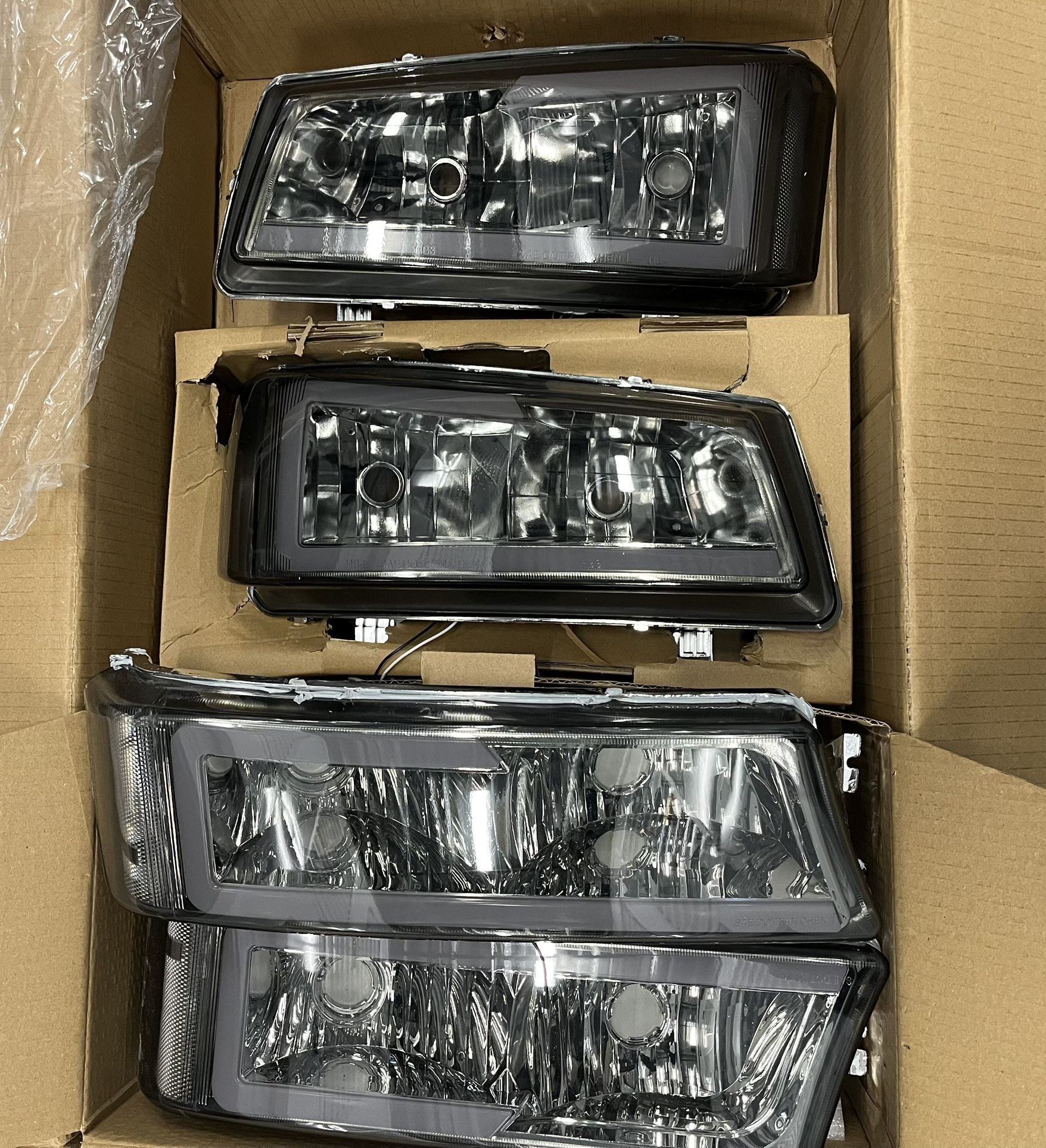 03-06 Chevrolet Silverado Smoked Headlights