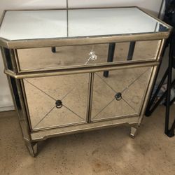 MIRRORED,,,CABINET,,,SEE PICTURES