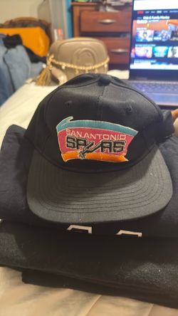 Spurs Vintage cap with Coyote cap and memorabilia
