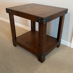 End Table - Wood Excellent Condition 