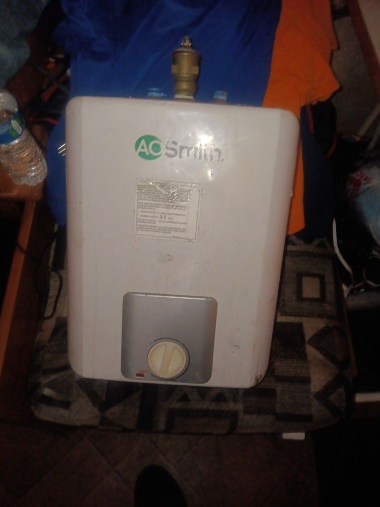 2.5 Gallon Hot Water Tank 110 V