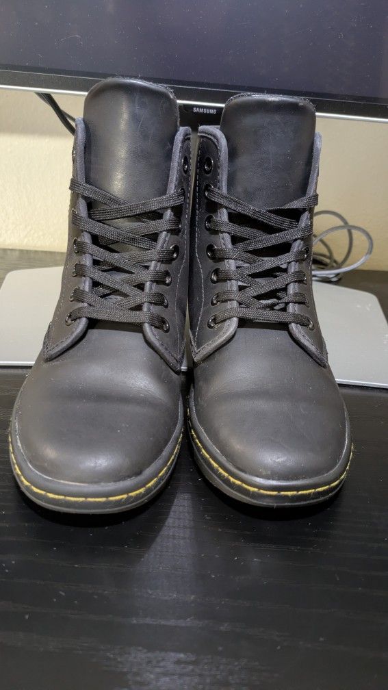 Doc Martens Women's Size 6 Shoreditch Black Greasy Lamper Booties 
