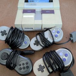 SUPER NINTENDO CONSOLE PACKAGE