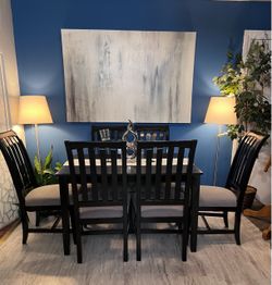 Nice Dining Set Good Condition!!! Table with 6 Sturdy Chairs! I Can Deliver