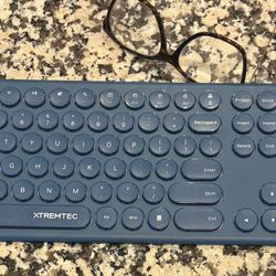 Full Size Blue Wireless Keyboard Bluetooth / Wireless. Gently Used.