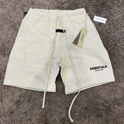 Essentials Shorts - M - Light Grey
