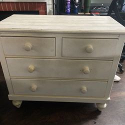 White 100 % wood dresser. Excellent quality