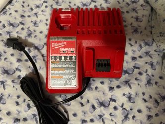 MILWAUKEE M18 CHARGER