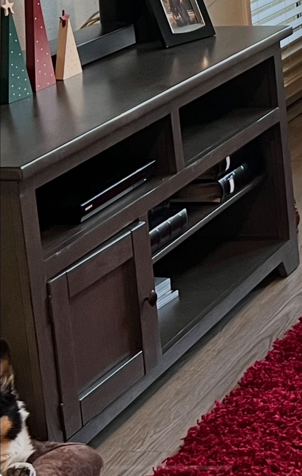 Deluxe Tv Stand