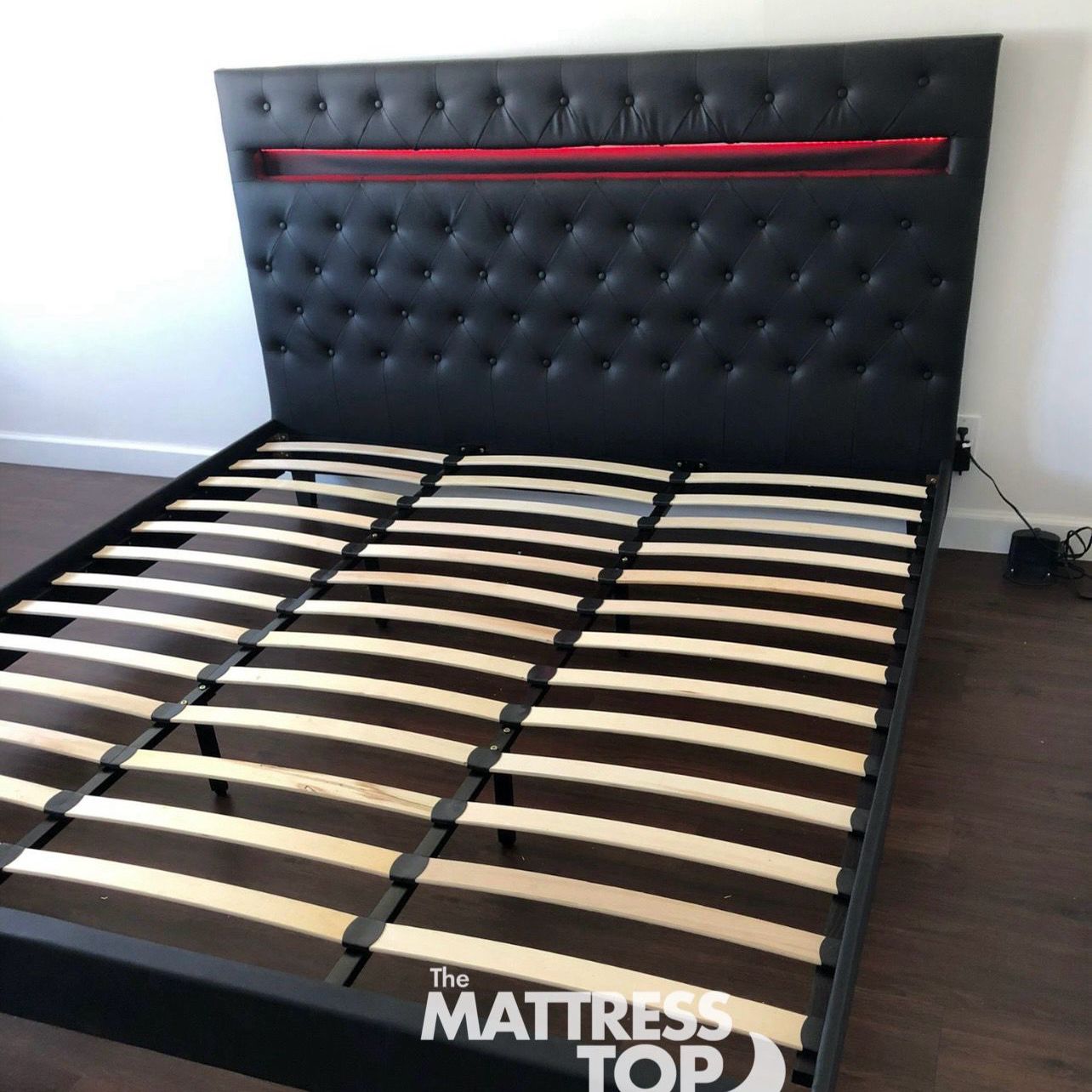 Cama Queen Bed Frame Black LED ( Only 10 Down)