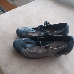 Earth Wanderlust 9.5B Dress Pump - Women's.