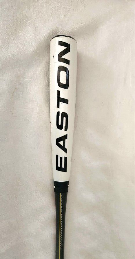 Easton Surge Bat BBCOR Certified (-3) Composite 31 X 28oz 2 5/8 Barrel Diameter in good pre-owned condition with some scratches and marks as pictured.