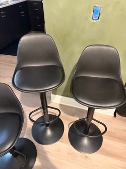 3 adjustable black bar stools