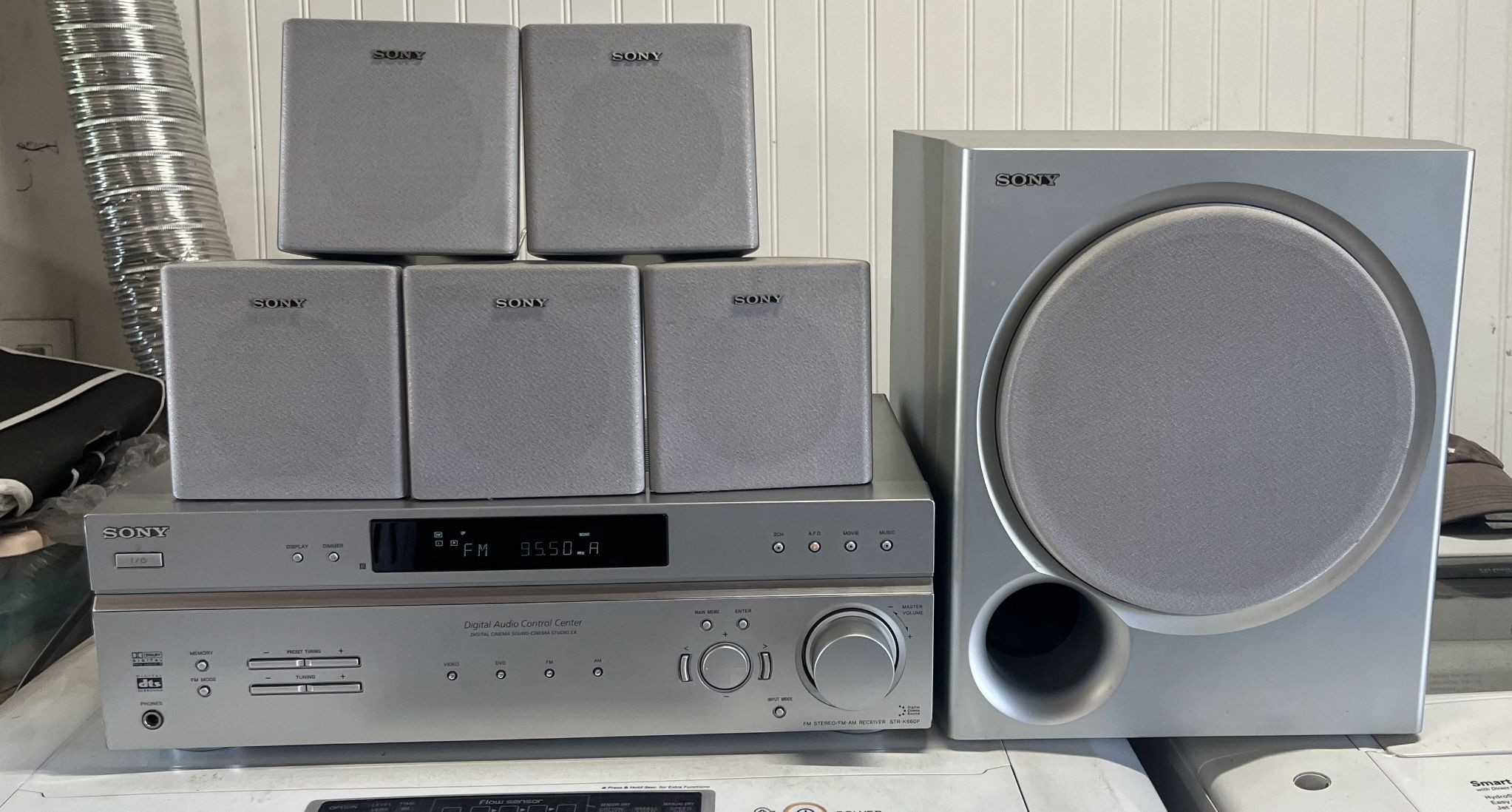 SONY HOME ENTERTAINMENT SURROUND SOUND SYSTEM W/ AUDIO VIDEO RECEIVER 5 SPEAKERS & SUB WOOFER!