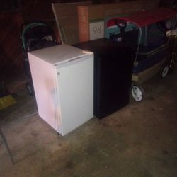 White & Black G.E Refrigerator 