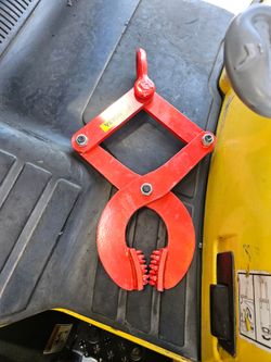 2T Pallet Puller 4409 lbs. Capacity Steel Single Scissor Pallet Puller Clamp 6.3 in. Jaw Opening Pallet Grabber