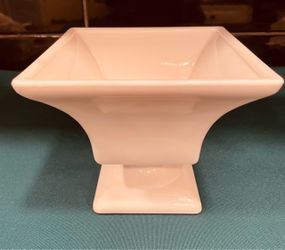 Vintage beauty! Mid century pink milk glass footed planter by Napco