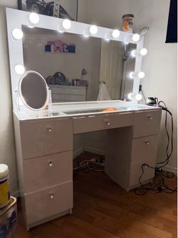 White vanity glass top (dimmable)