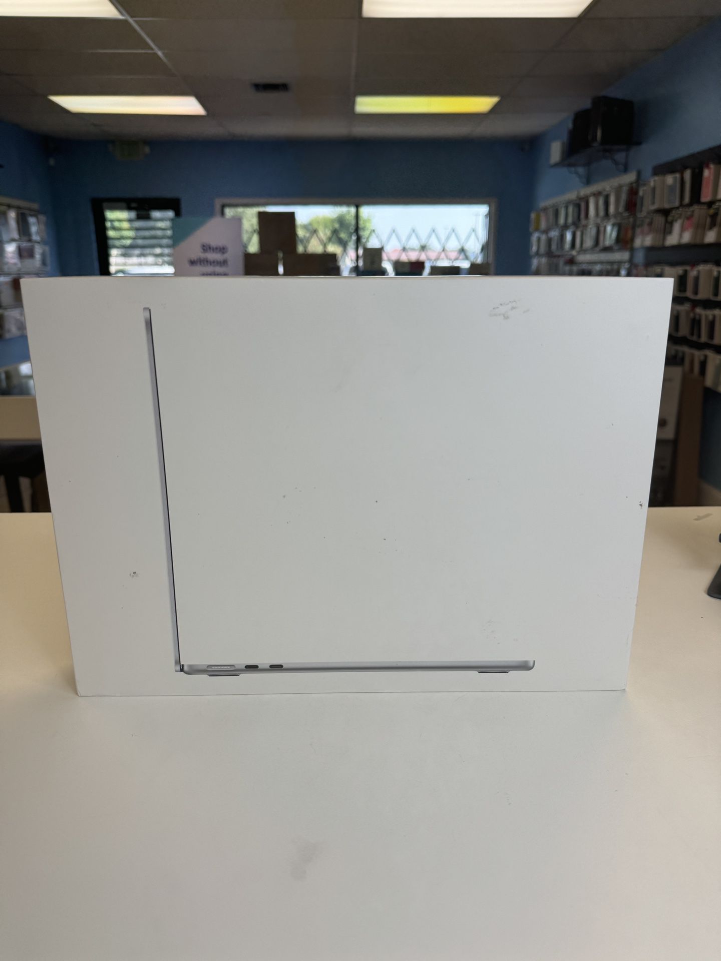 MacBook Air 13inch M2/512 Silver with Apple Care till August/ Finance Available 