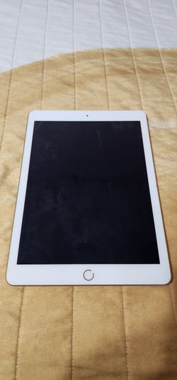 Apple IPad (5th Gen) 32gb ( ICLOUD LOCKED)
