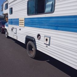 Ford Honey Motorhome!! Great Deal Only 35,000 Miles!!!