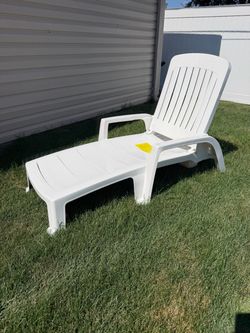 Grosfillex patio reclining chairs