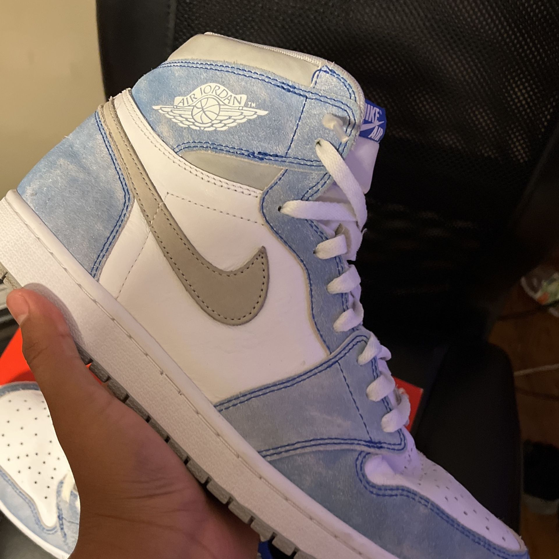 Jordan 1 Retro High OG Hyper Royal